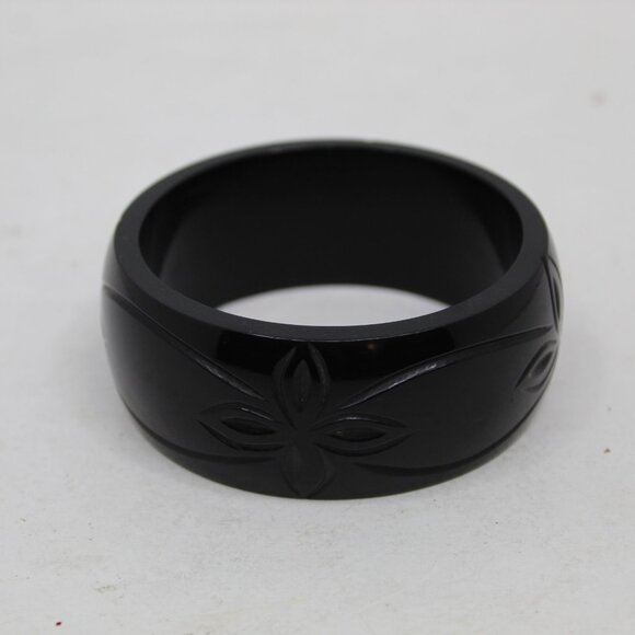 Vintage Black Carved Lucite Bangle Bracelet - Picture 1 of 4